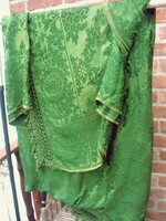 Smaragdzöld selyembrokát ágytakaró