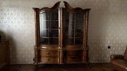 20. század eleji holland vagy angol neobarokk hasas, fiókos vitrinszekrény eladó