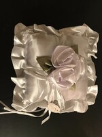 PÁRNA - ÚJ - ALKUKÉPES - SELYEM - 26 x 26 x 7 cm   - HIBÁTLAN