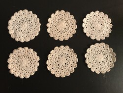 POHÁRALÁTÉT - 6 db - CSIPKE - ALKUKÉPES - 8 cm - KÉZIMUNKA - HIBÁTLAN