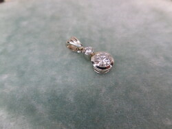 Antik fehérarany buton medál cca 0.46 ct csillogó briliánssal