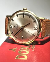 Ezüst számlapos Doxa Synchron hibátlan állapotban, pontos karcmentes állapot, bőrszíj, doboz nélküli