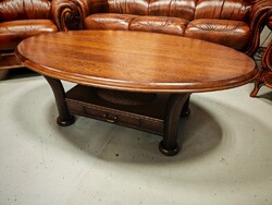 Újszerű nagyméretű ovális tölgyfa dohányzóasztal , kétoldalas fiókkal , alul tárolóval