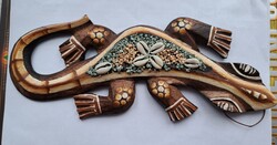 Kauri kagylóval díszített faragott fa faligyík – etnikus dekoráció