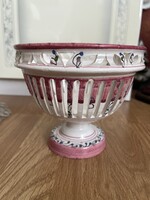 Régi fajansz talpas, áttört, kézzel festett kínáló.