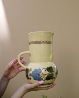 Kézzel festett majolika kancsó