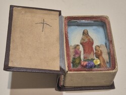 Régi imakönyv formájú dísztárgy Jézust és Máriát ábrázoló jelenetekkel