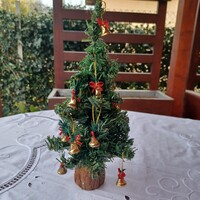 Régebbi karácsonyfa fa talppal 33 cm- fém csengőkkel