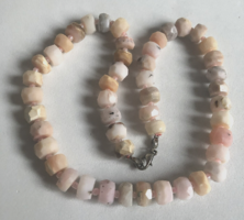 Fazettált 8x5mm rondellekből gyönyörű Rózsaopál nyakék