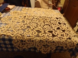 Nagyon munkás hibátlan szalag mintàs terítő.