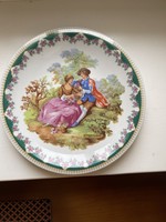 Álomszép porcelán jelenetes dísztányér rózsás széllel.