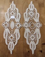 Karácsonyi stílusú ekrü csipke terítőpár – 53×20 cm