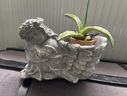 Tündéri Vintage kaspó puttóval.