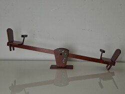 Festett fa libikóka mérleghinta babajáték 29.5 cm