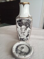 Hollóházi Jurcsák László " Négy évszak váza" hamu tartóval arany fekete-fehér színekkel, szignóval!