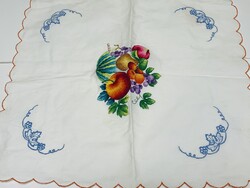 Gyümölcs mintás terítő