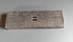 Pilóta toll.