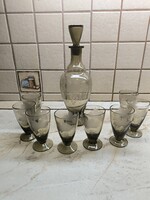 Retro füstüveg metszett, szőlőfürtös boros készlet, palack+8 db talpas pohár eladó!
