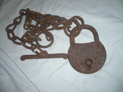 Antik nagyméretű 13,5cm vas lakat lánccal