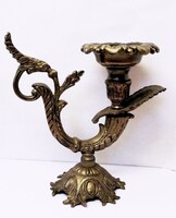 Barokk stílusú bronz mécsestartó, jellegzetes dekorációval. Franciaországból