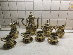 Retro, arany színű rózsa díszítessel kávéskészlet 4 személyes + váza eladó!