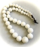 Fokozatosan csökkenő méretű Alabástrom ásvány nyakék