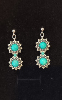Kézműves fülbevaló türkiz howlit ásványgyöngyből