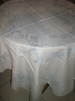 Gyönyörű barokk akantusz  levél mintás halványkék damaszt terítő