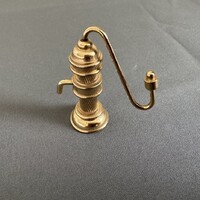 Babaházba aranyozott fém kerti csap