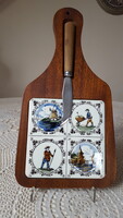 Vintage,csempés keményfa sajt- vagy vágódeszka,késsel