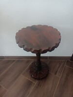 /﻿﻿Posztamens/Eladó egy különleges, kézzel faragott / virágtartó / szobortartó!