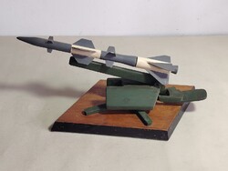 S-75 Dvina föld levegő rakéta.Szovjetunióban fejlesztettek ki az 1950-es években. Alkudható.