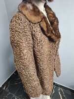 Karakül/perzsa juh bunda szőrmés gallérral