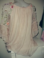 Selyem tartalmú, hímzett felső, rózsaszín