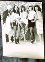 1975 JELZETT FOTÓ 23 cm. ZALATNAY SAROLTA CINI ÉS A TINIK EGGYÜTES KORABELI EZÜST ZSELATINOS FÉNYKÉP