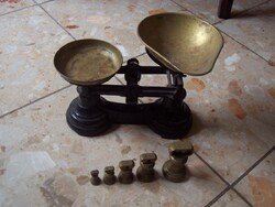 Szép praktikus kisméretű angol mérleg és súlyok