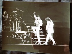 1986 QUEEN EGYÜTTES FREDDIE MERCURY BUDAPEST KORABELI EZÜST ZSELATINOS FOTÓ FÉNYKÉP