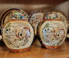 Kínai, satsuma stílusú teafű tartók, gésás jelenettel