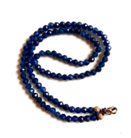 Csodás, sötétkék fazettáltTopáz drágakőből nyakék