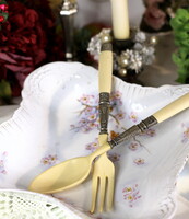 Antik szervírozó, tálaló készlet, kanál és villa csontból, ezüstözött empire betétekkel