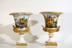 Antik 19.sz. Francia Vázapár | Empire Porcelán Medici Váza Festett Aranyozott Tájképekkel Jelenettel