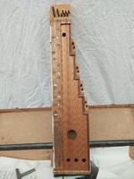 Ealdó citera tokkal.