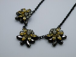 K023 Strassz köves virágos nyaklánc nyakék