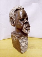 Bennszülött gránit figura torzó, kisplasztika pácolt fa talapzaton, kézműves műremek