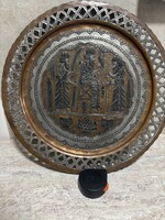 19. századi perzsa kézzel vésett, kalapált réztál – 39 cm, áttört peremmel