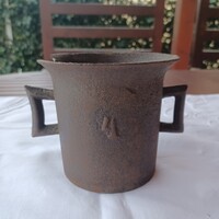 Antik vas mozsár- sérült,  magasság: 11 cm.