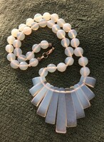 Fazettált, egyenként csomózott Opalit nyaklánc medálszettel