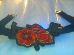 Matyo himzéses egyedi nyakék.