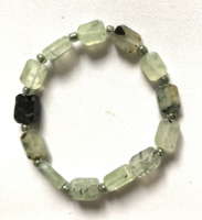 Tégla forma Prehnit ásvány karkötő selyemszálon