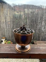 Vörösréz cigaretta kínáló vagy virágtartó.